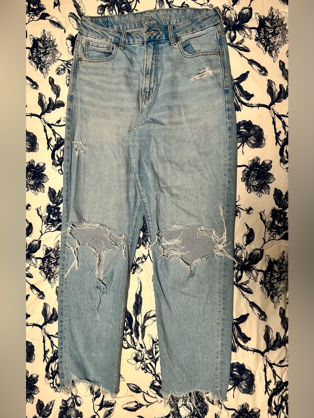 American eagle distressed curvy mom Jean